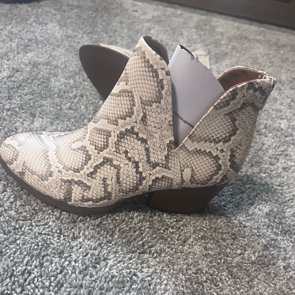 ankle boots - Picture 4 of 8